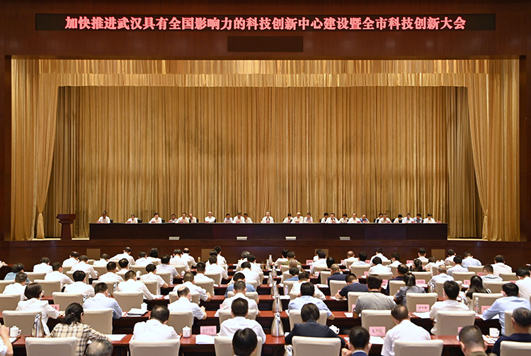 才聚荊楚布局武漢發(fā)展，勇?lián)萍甲粤⒆詮娛姑?/>
                            </div>
                            <div   id=